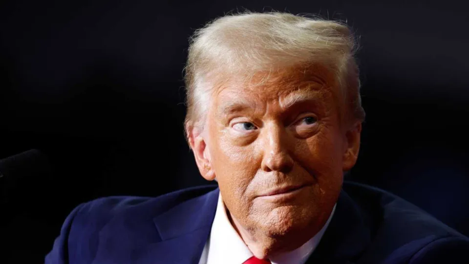 Governo Trump exclui computadores, smartphones e chips de tarifas da China