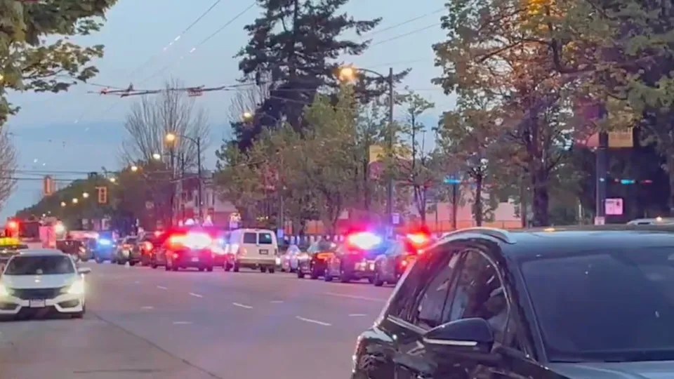 Motorista avança sobre multidão em festival e deixa “vários mortos”