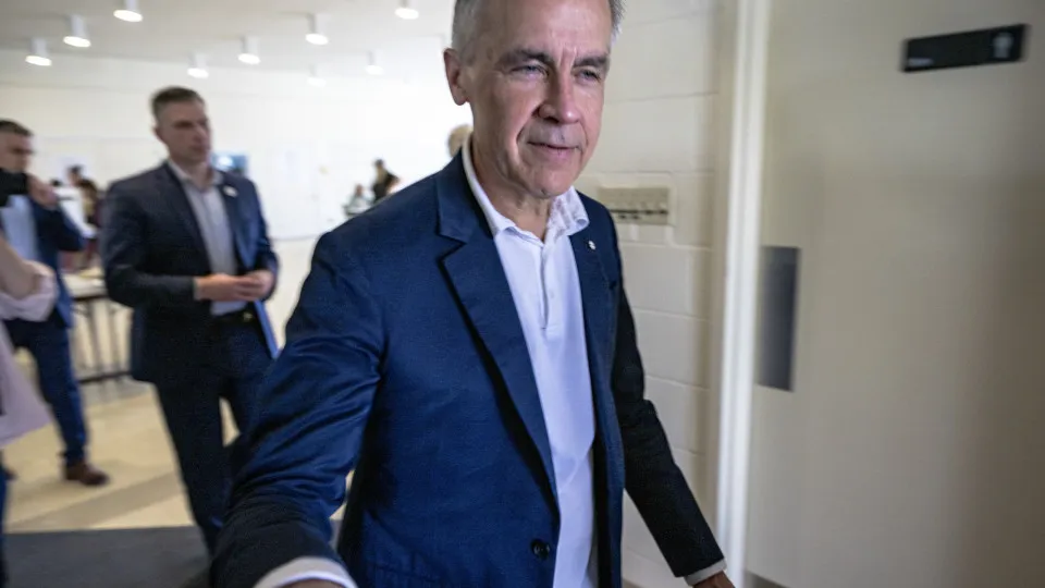 Premiê Mark Carney vence eleição e expande domínio liberal no Canadá, segundo projeção