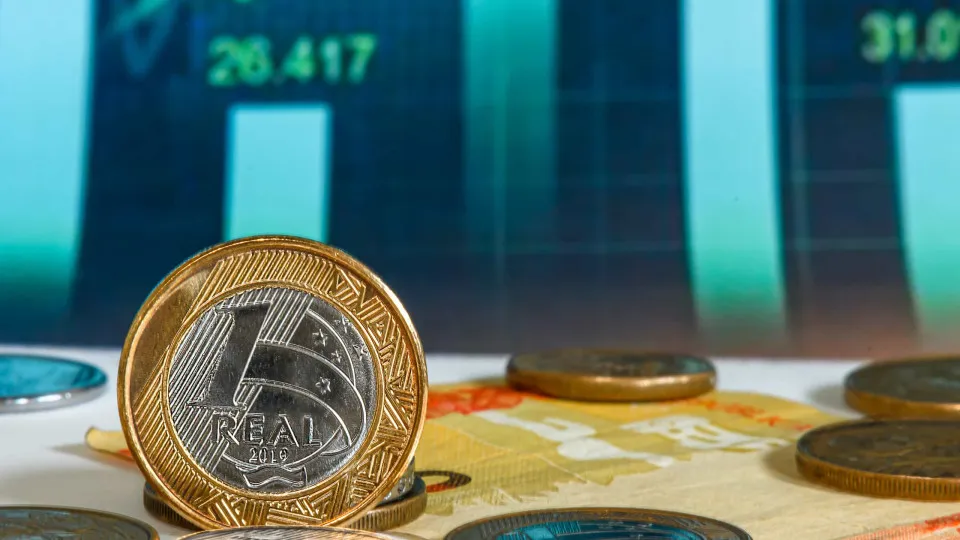 Focus: Selic no fim de 2025 continua em 15,00%; 2026 segue em 12,25%