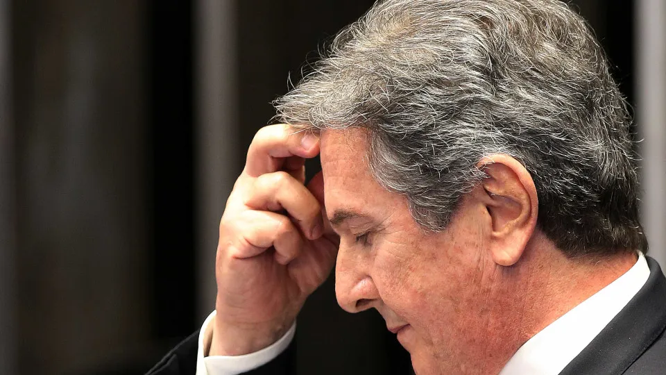 Prisão de Collor é tratada por ministros do STF como precedente para caso Bolsonaro Prisão de Collor é tratada por ministros do STF como precedente para caso Bolsonaro