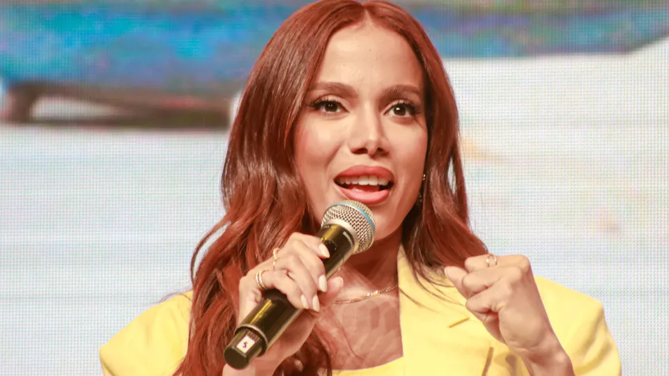 Quem é Max Tovar, xamã de Anitta que ensina a ‘reprogramar’ o cérebro Quem é Max Tovar, xamã de Anitta que ensina a ‘reprogramar’ o cérebro