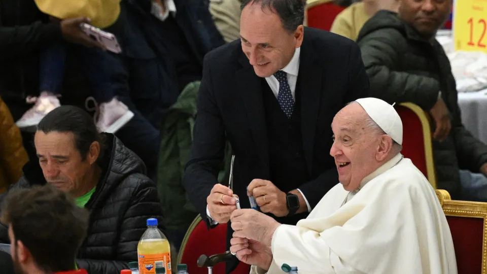 Quem é Strappetti, o enfermeiro para quem o Papa acenou antes de morrer?