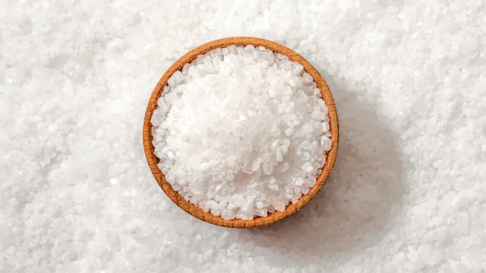 Sal no banheiro? Truque simples elimina mau cheiro e umidade indesejada Sal no banheiro? Truque simples elimina mau cheiro e umidade indesejada