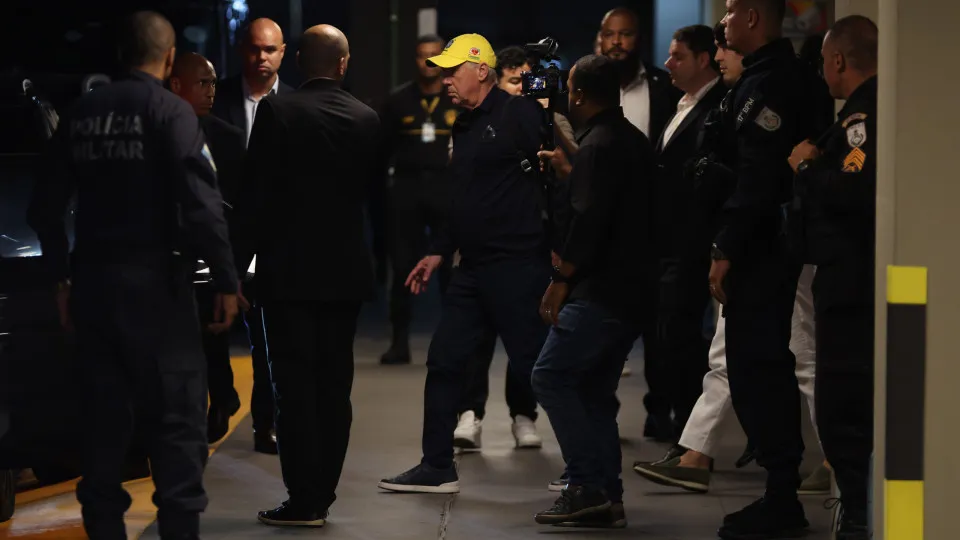 Ancelotti desembarca no Rio e prepara primeira convocação pela Seleção