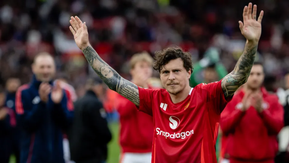 Após vitória, Manchester United anuncia três saídas marcantes