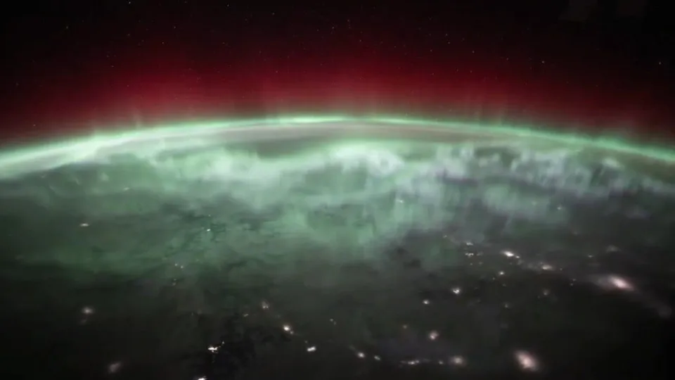 Astronautas captam aurora boreal ‘dançando’ no Espaço