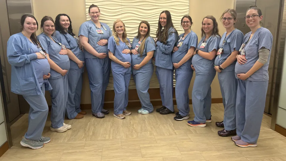 Baby boom em hospital dos EUA: 14 enfermeiras grávidas ao mesmo tempo