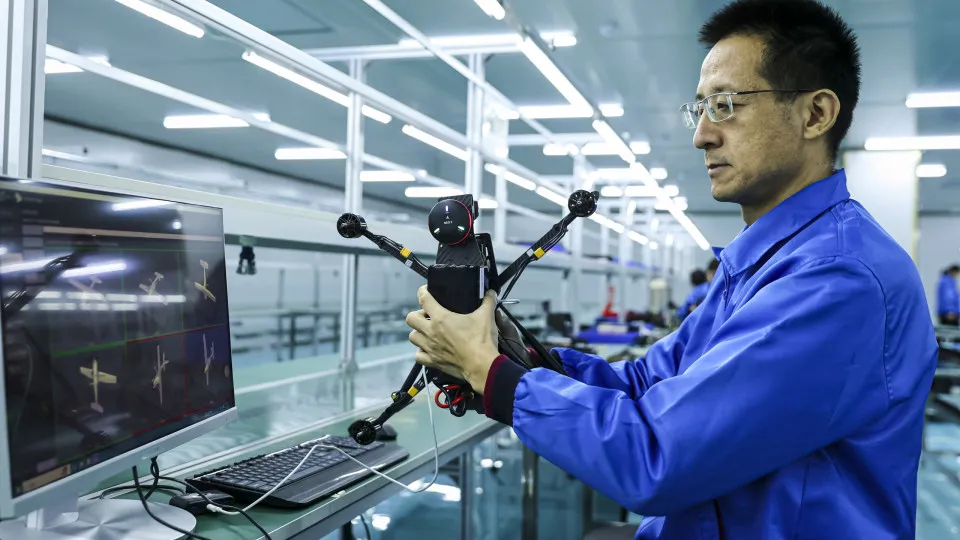 China sobe tarifas a 125% e diz que embate com EUA é ‘piada’ histórica