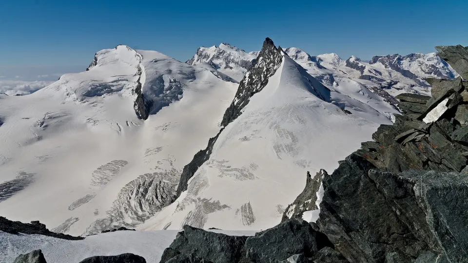 Cinco esquiadores são encontrados mortos em montanha nos Alpes Suíços