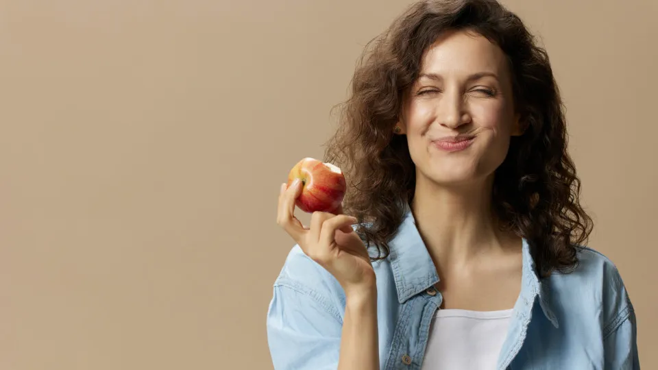 Comer devagar ajuda na digestão e no controle do peso, diz nutricionista Comer devagar ajuda na digestão e no controle do peso, diz nutricionista