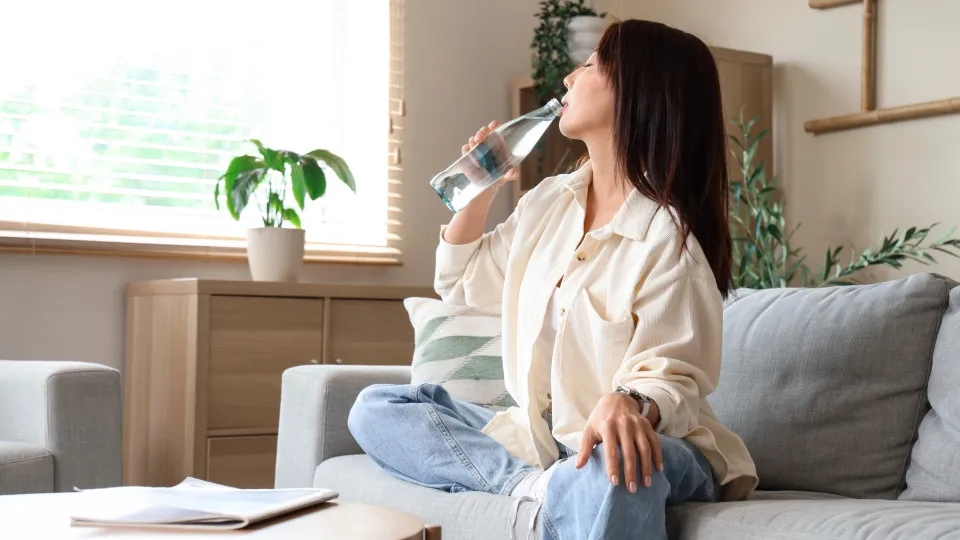 Como saber se você está bebendo água de menos ou em excesso?