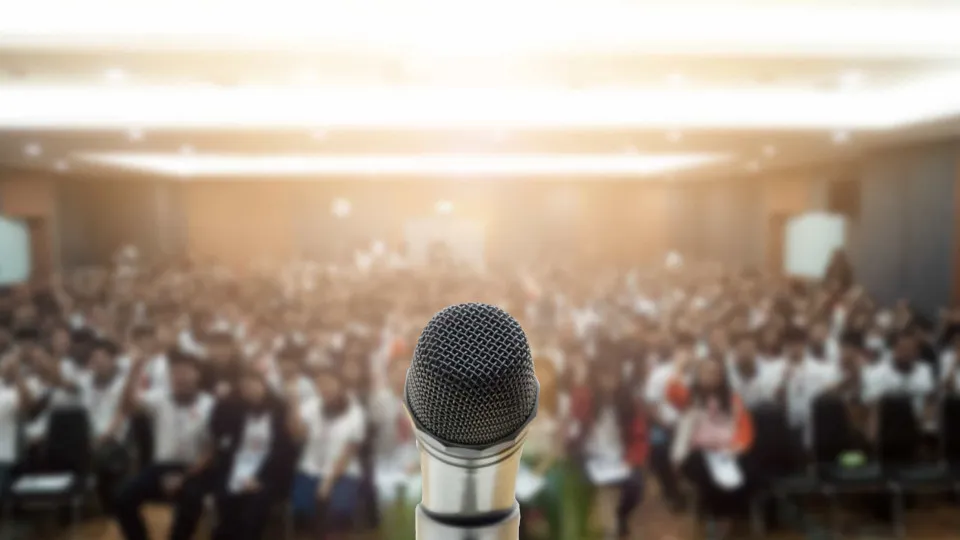 Como superar seu medo de falar em público