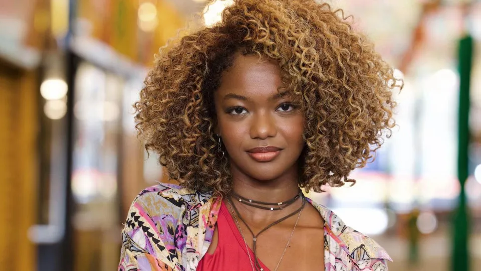 Conheça Cecília Chancez, atriz de ‘Dona de Mim’ que ama astrofísica e é seguida por Justin Bieber