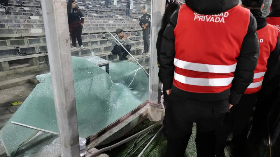 Conmebol suspende torcida do Colo-Colo e anuncia ‘processo disciplinar’ Conmebol suspende torcida do Colo-Colo e anuncia ‘processo disciplinar’