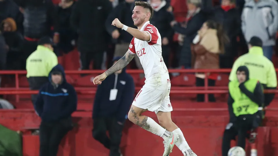 Corinthians perde, vive drama com o outro jogo do grupo e dá vexame na Sul-Americana