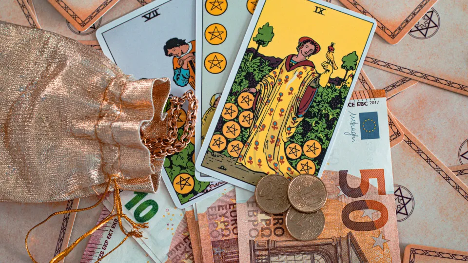 Dinheiro inesperado tira quatros signos do ‘fundo do poço’