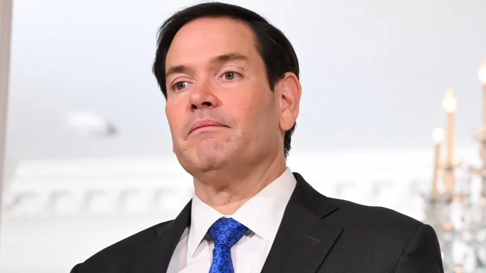 EUA vão revogar “agressivamente” vistos de estudantes chineses