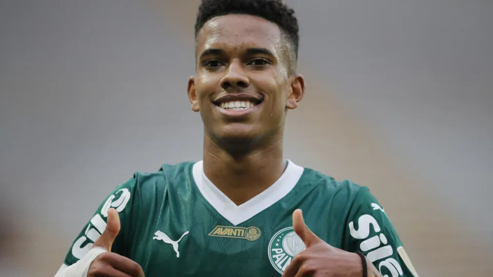 Estêvão tenta adiar adeus no Palmeiras