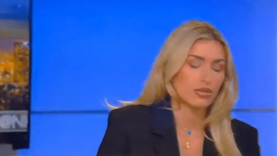 Ex-integrante do governo Trump desmaia durante programa de TV