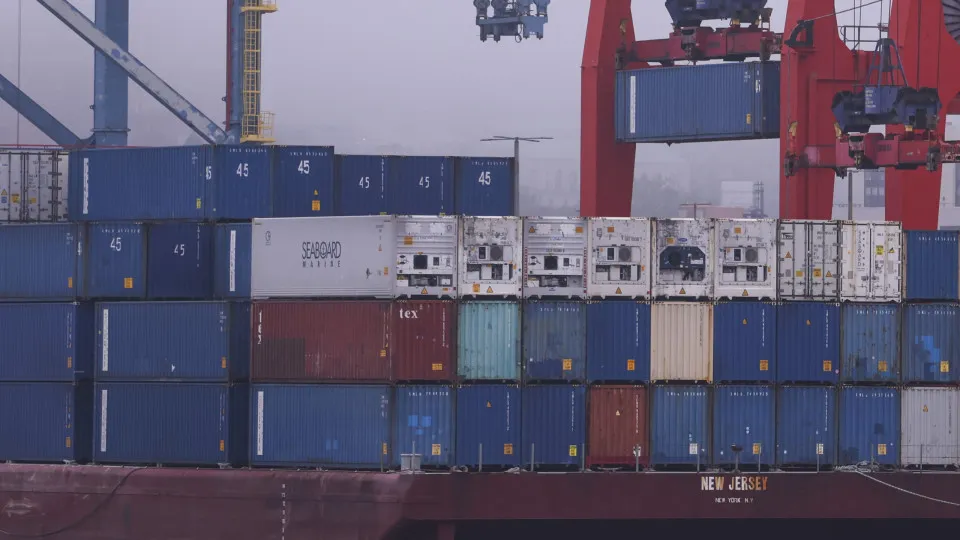 Exportações da China aumentaram 8% em abril apesar da guerra comercial