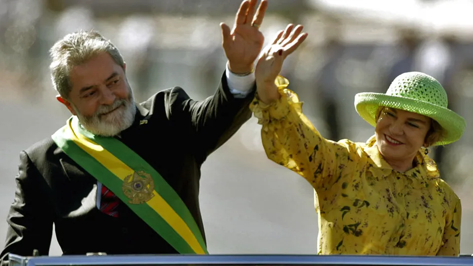 Fala sobre ‘dona de casa’ irrita filho de Lula com Marisa