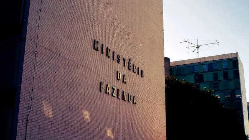 Fazenda revoga parcialmente aumentos de alíquotas do IOF