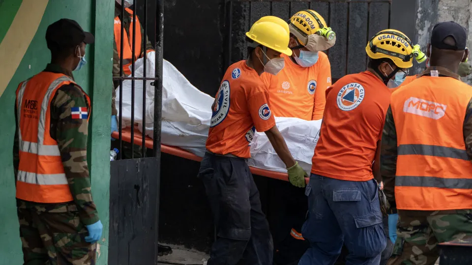 Governadora está entre os 124 mortos após desabamento em discoteca Governadora está entre os 124 mortos após desabamento em discoteca