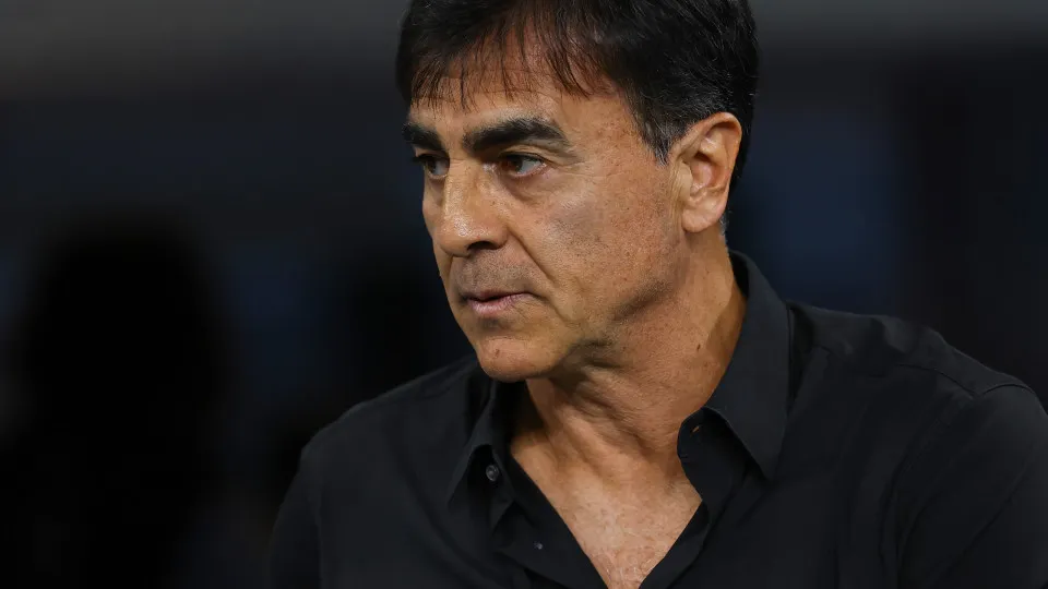 Grêmio demite Gustavo Quinteros após goleada sofrida para Mirassol