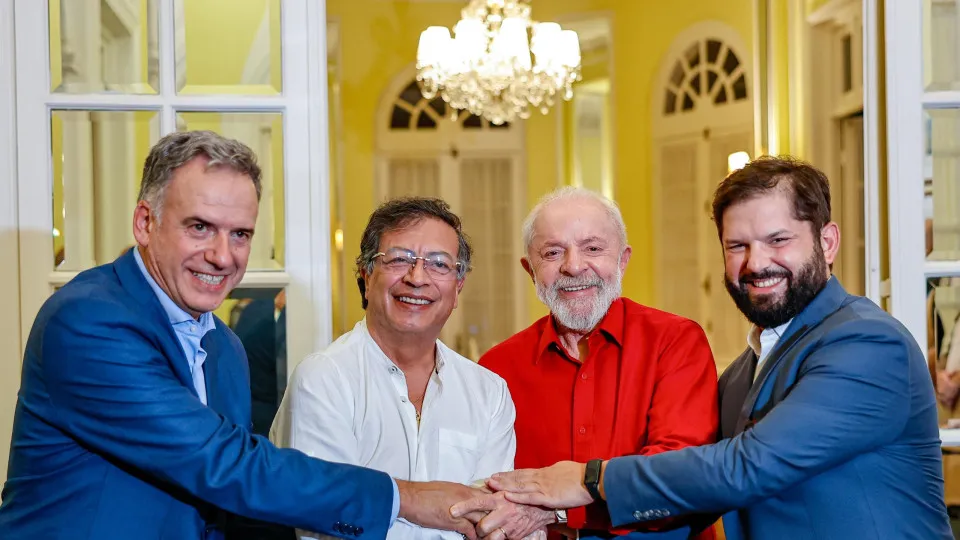Lula chama de “cena grotesca” a confronto verbal entre Trump e Zelensky