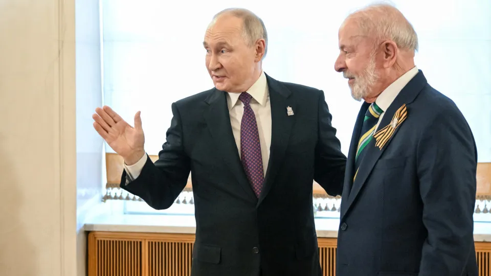 Lula defende relação do Brasil com a Rússia e critica tarifas dos EUA