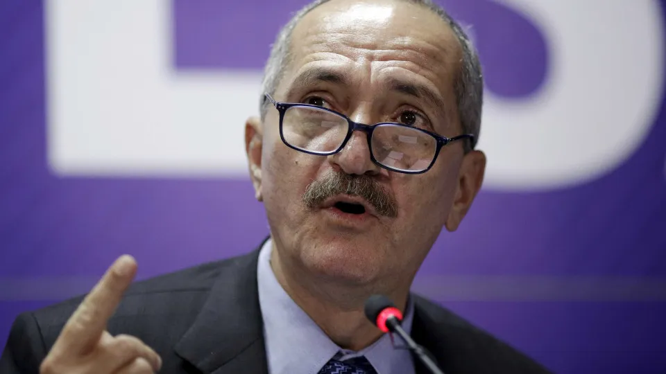 Moraes ameaça prender Aldo Rebelo por desacato em depoimento sobre trama golpista