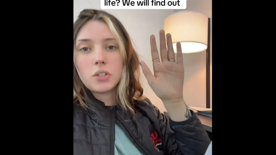 Mulher pede para IA “ler sua mão” e recebe alerta sobre possível câncer