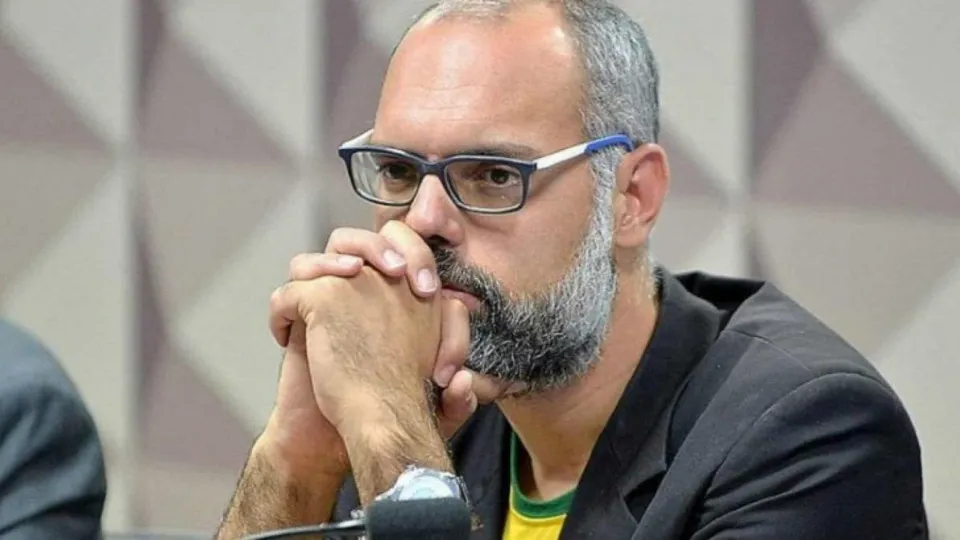 STJ mantém condenação de Allan dos Santos por calúnia em caso ‘Queermuseu’