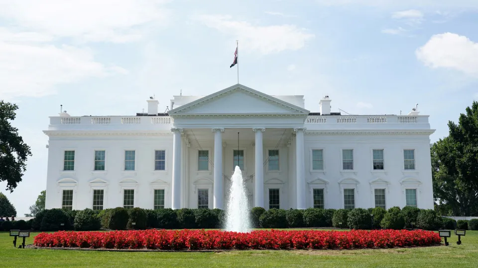 ‘Que continuem’, diz Casa Branca após Musk chamar assessor de imbecil