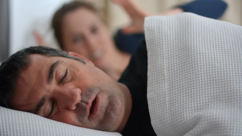 Ronco e apneia: como identificar e tratar distúrbios do sono?