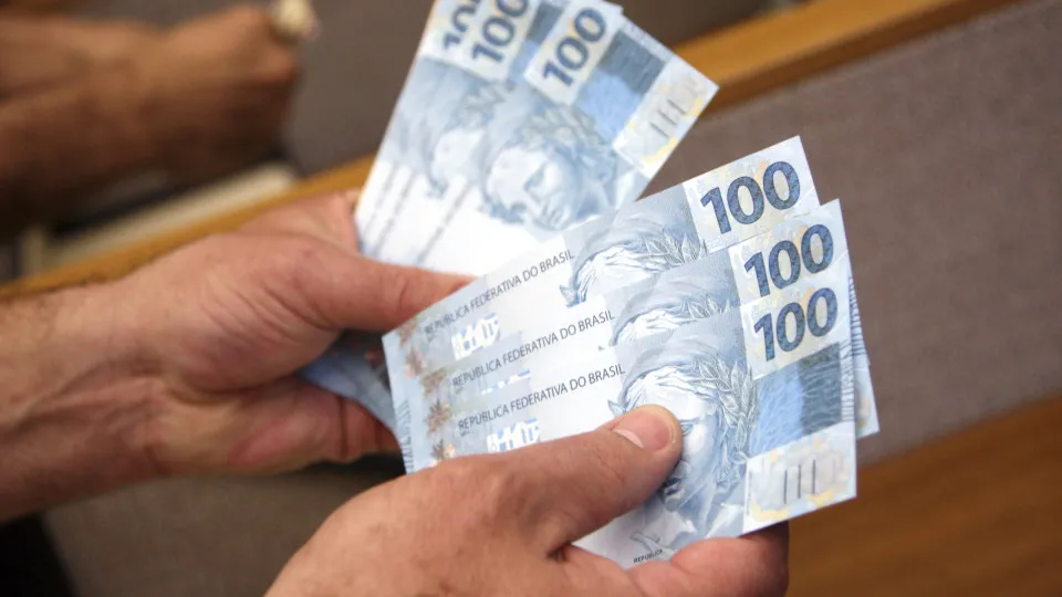 Massa de renda no Brasil alcançou novo recorde aos R$ 357,265 bi, aponta IBGE