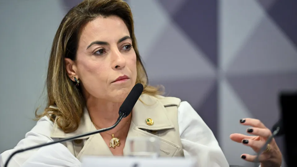Senadora critica visual de Virginia na CPI e alerta para apelo infantil