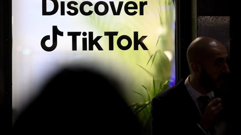 TikTok volta a estar disponível para download nos EUA