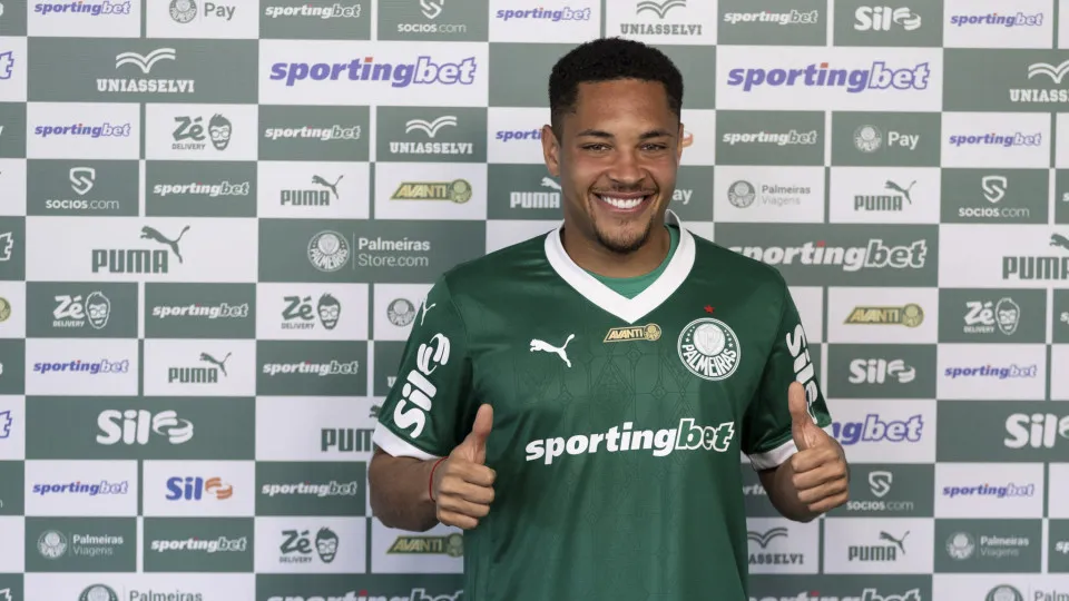 Vitor Roque soma dois gols anulados e ainda convive com jejum no Palmeiras