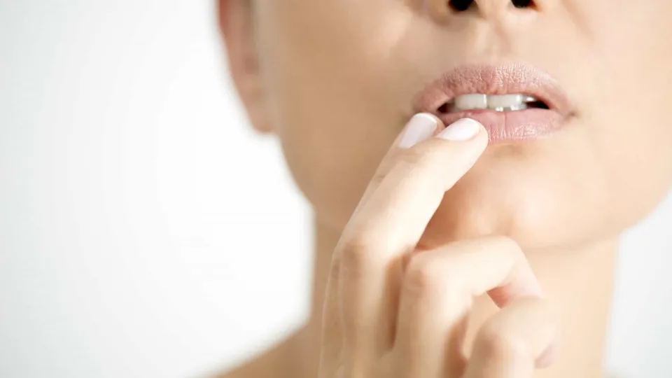 Xô sapinho: 6 dicas de saúde bucal para curtir o Carnaval com segurança Xô sapinho: 6 dicas de saúde bucal para curtir o Carnaval com segurança