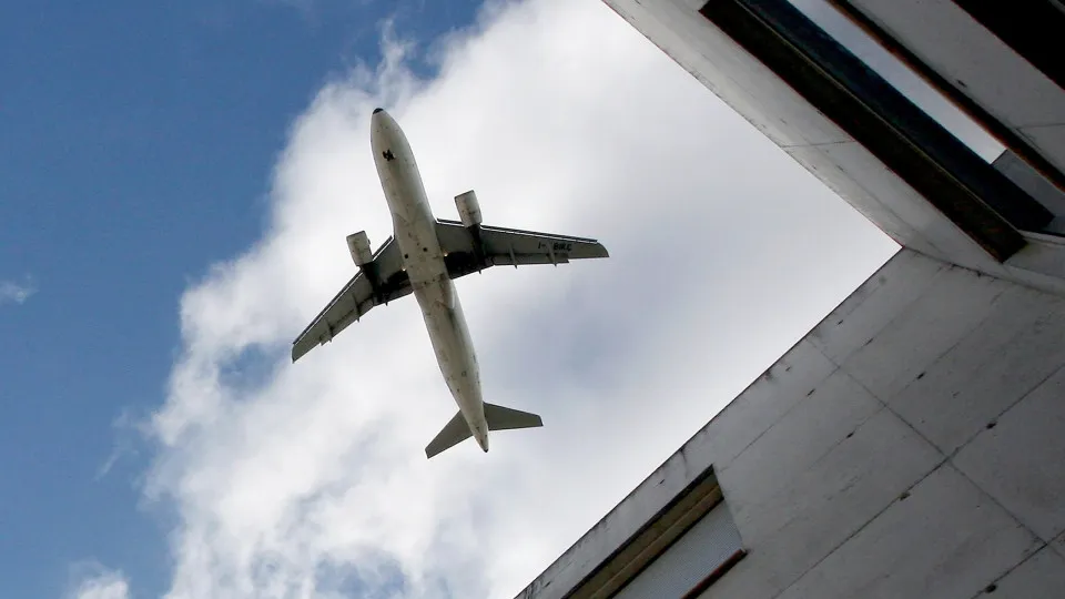 Após ataque do Irã a base dos EUA, Iraque reabre espaço aéreo