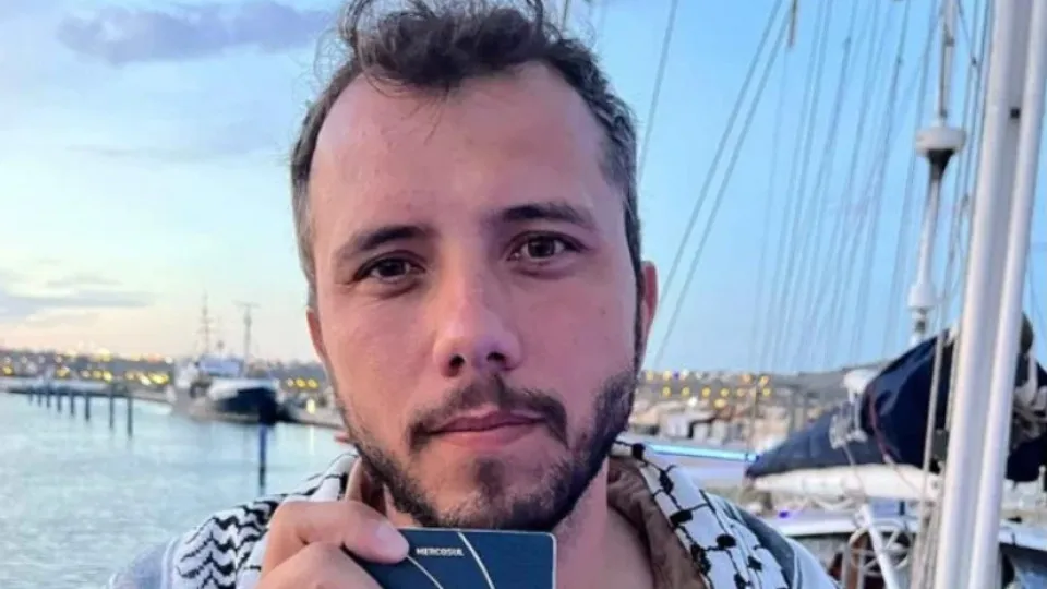 Ativista brasileiro preso por Israel chega a São Paulo e pede que governo boicote Tel Aviv