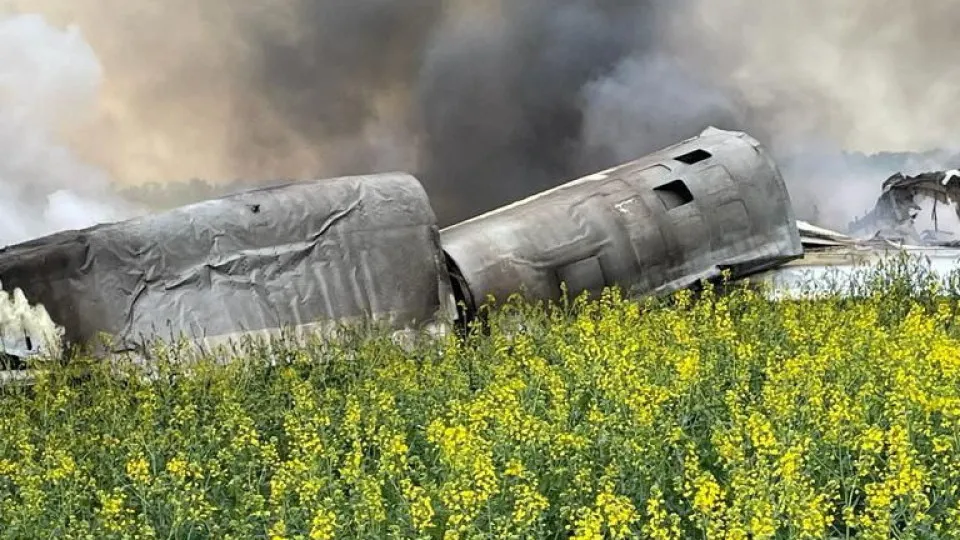 Avião com pelo menos 16 pessoas a bordo cai nos EUA; ninguém morreu