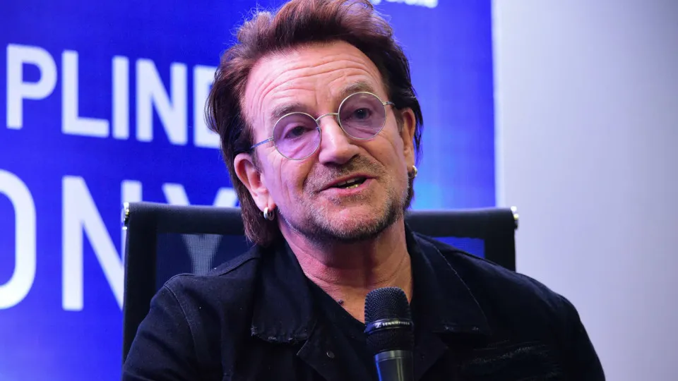 Bono abre coração, mas não perde aura de pop star em filme sem U2