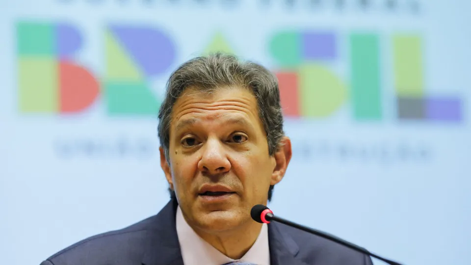 Câmara é cobrada por medidas econômicas e ‘Haddad tem razão’ domina web