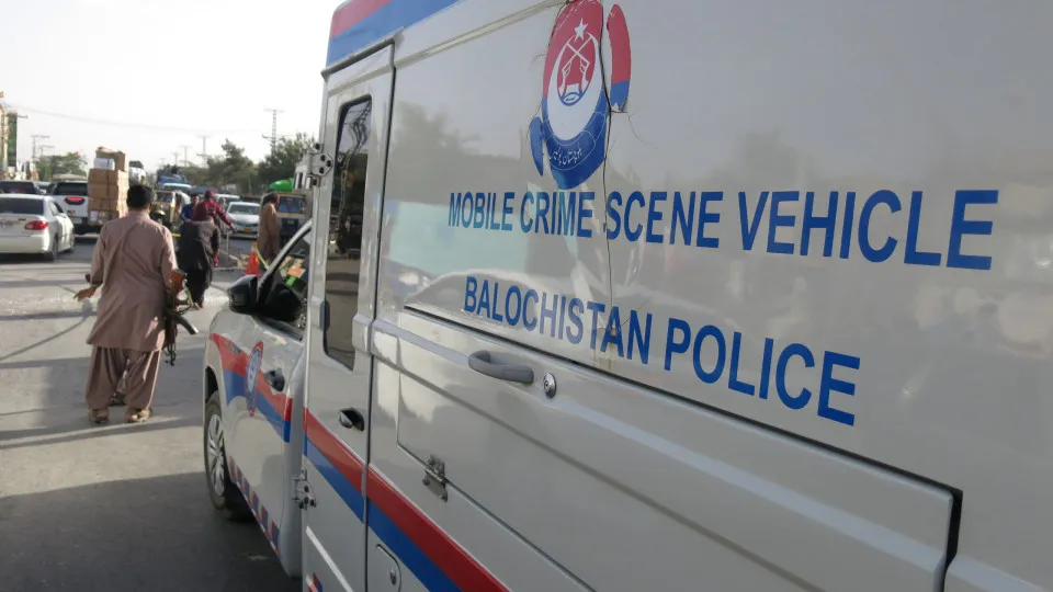 Carro-bomba mata quatro e fere 20 no sudoeste do Paquistão