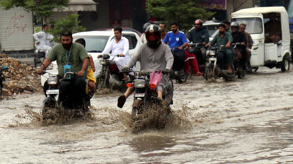 Chuvas e inundações no Paquistão deixam 40 mortos, incluindo 18 crianças