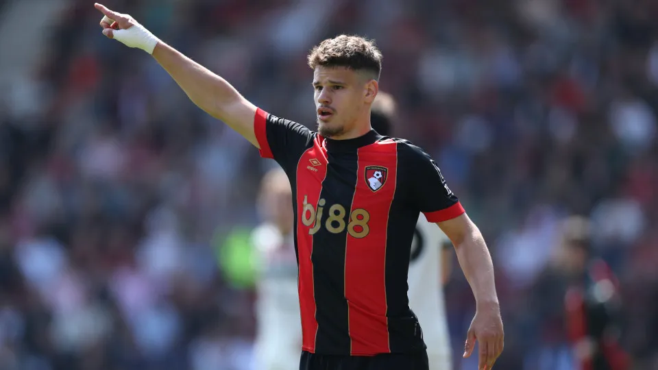 City entra na disputa com o Liverpool por lateral húngaro do Bournemouth