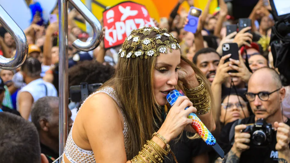Claudia Leitte passa recado ‘evangélico’ aos gays e gera nova polêmica